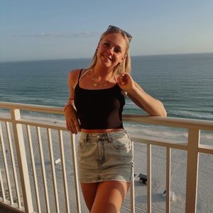 Meet your Posher, Layla